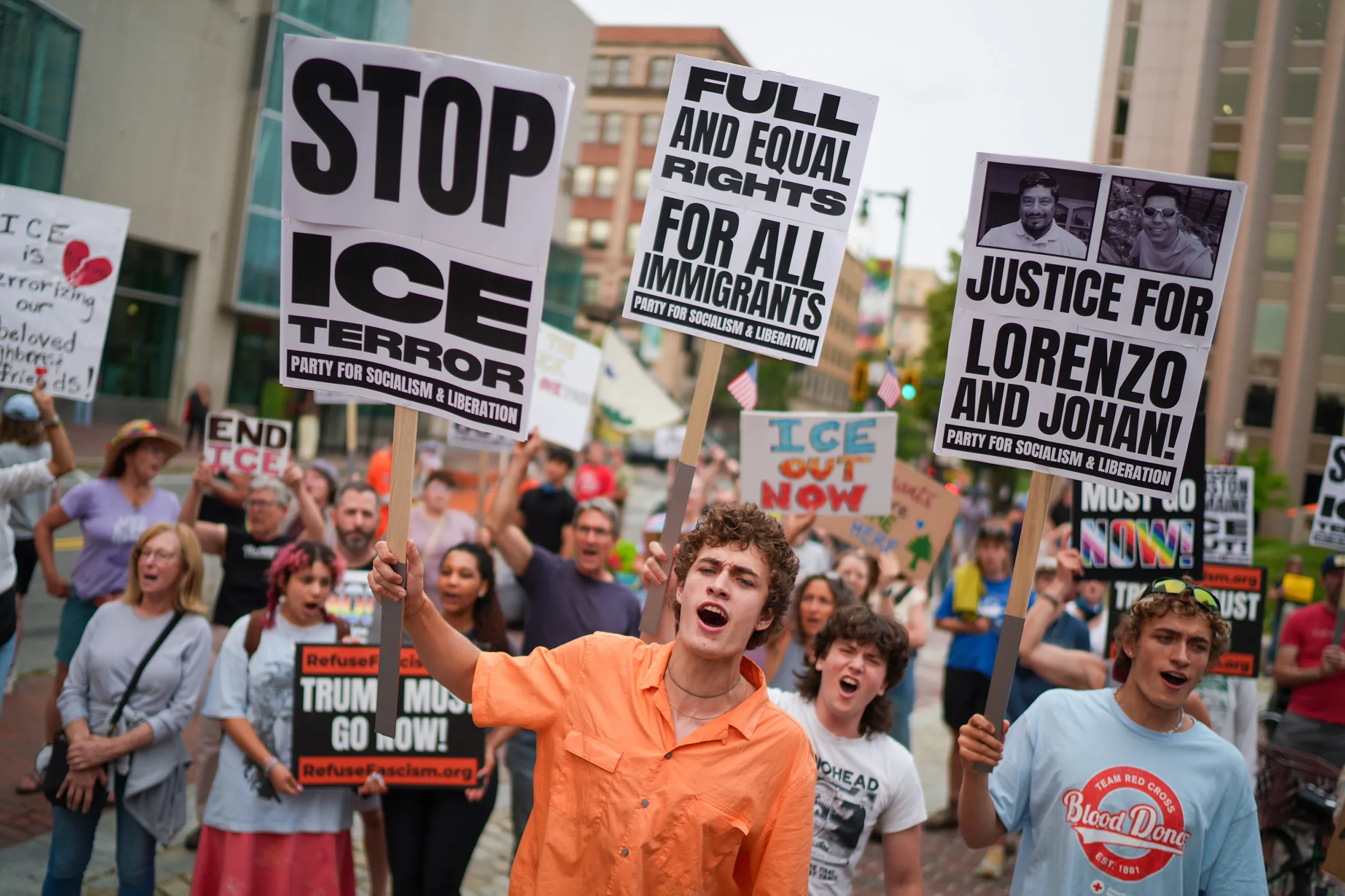 ICE Protester Fotoğraflarını Palantir Veritabanına Aktarıyor